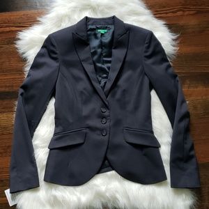 Fitted navy blazer